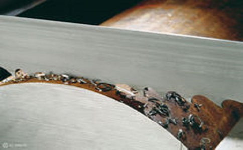 三门峡带锯床线速度设定过高，为什么会导致带锯条齿尖发热加速锯条的磨损？